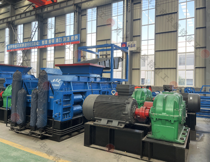 大型砂石廠(chǎng)對(duì)輥破碎機(jī)