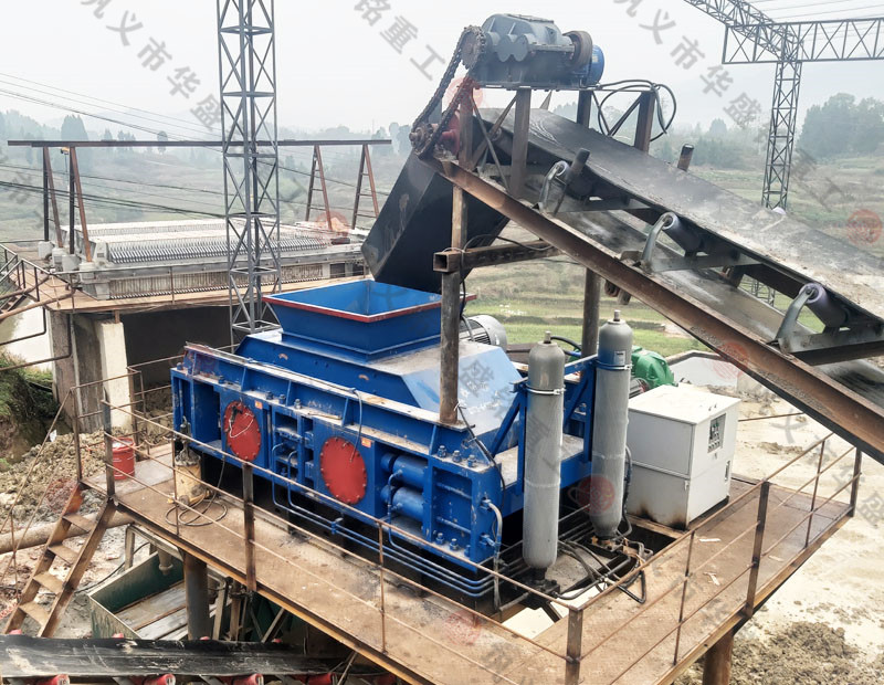 廣西對輥制砂機時產150噸制砂現(xiàn)場